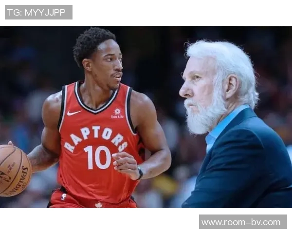 莱昂纳德赛后更衣室拒绝采访引发媒体热议与球迷关注