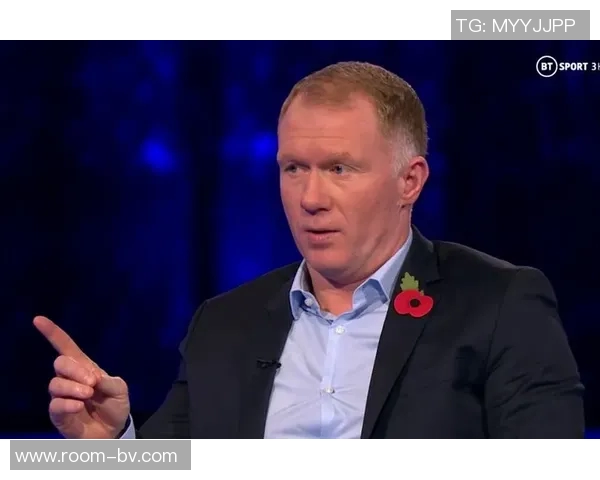 英国业余队前锋比赛中尝试修大灯却因缺工具未能成功 英国业余队前锋比赛中尝试修大灯却因缺工具未能成功