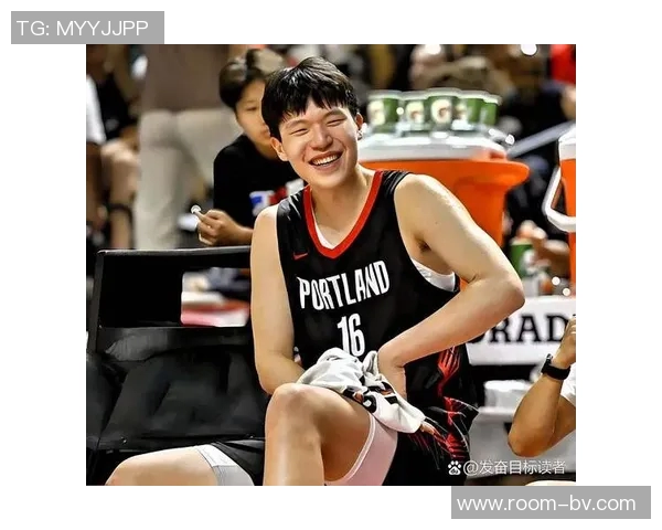 媒体人点评小杨防守风格称其象征性扑救难以适应NBA比赛节奏 媒体人点评小杨防守风格称其象征性扑救难以适应NBA比赛节奏