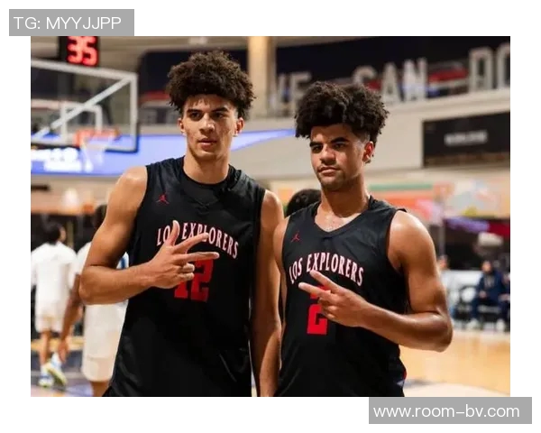 老K教练盛赞卡梅隆布泽尔聪明才智抢板传球能力超越同龄人 老K教练盛赞卡梅隆布泽尔聪明才智抢板传球能力超越同龄人