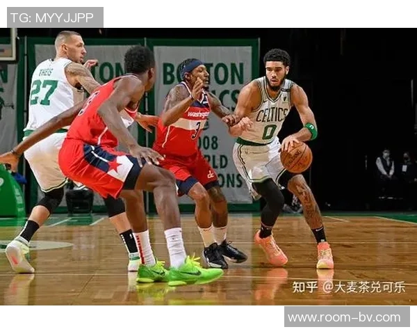 布朗谈场下观赛感受与獭兔默契配合的全新体验 布朗谈场下观赛感受与獭兔默契配合的全新体验