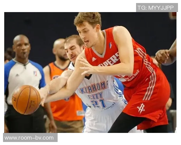 卡鲁索谈季后赛防守约基奇的决心与挑战激发潜能不留遗憾