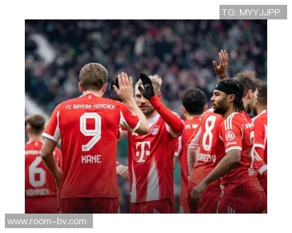 拜仁球员凯恩迪亚斯杰克逊齐聚慕尼黑啤酒节欢庆盛宴